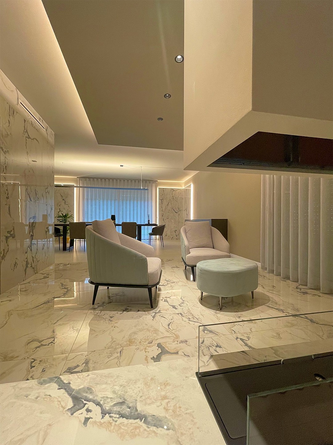 Controsoffitto con gola luminosa (Residenziale)